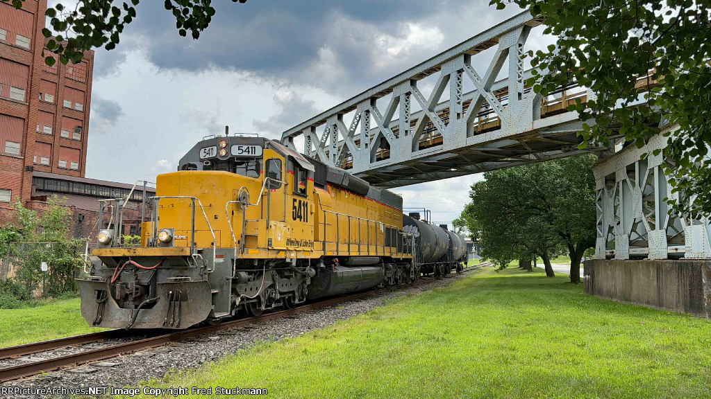 WE 5411 under the A&BB RR bridge.